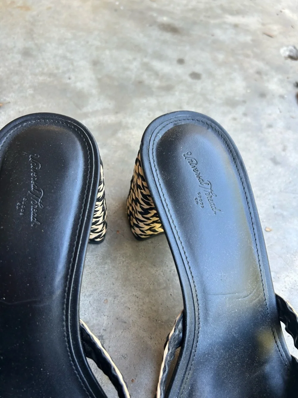Universal Thread Heels - Picture 2 of 7